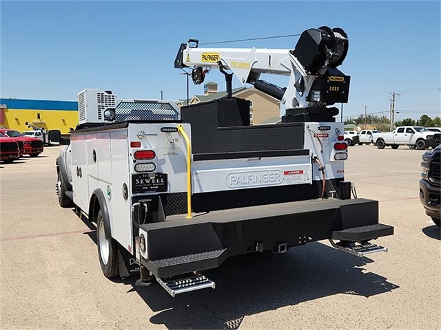 Used 2024 RAM 5500 Tradesman w/ Chrome Appearance Group image 3