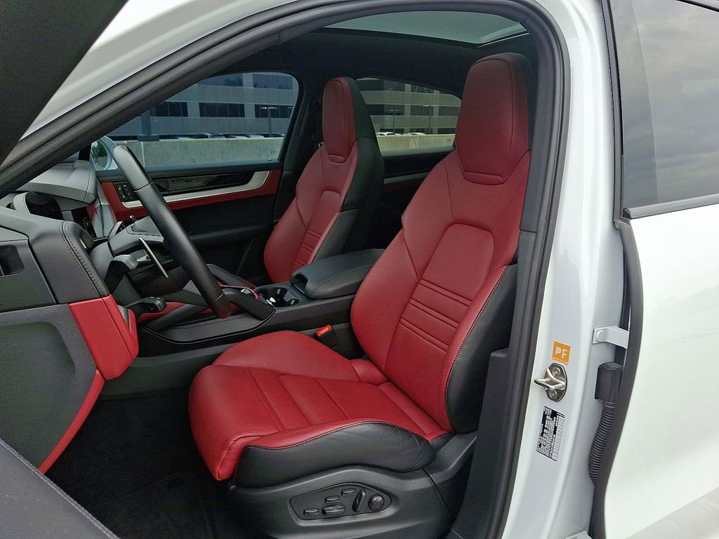 Used 2024 Porsche Cayenne S image 15