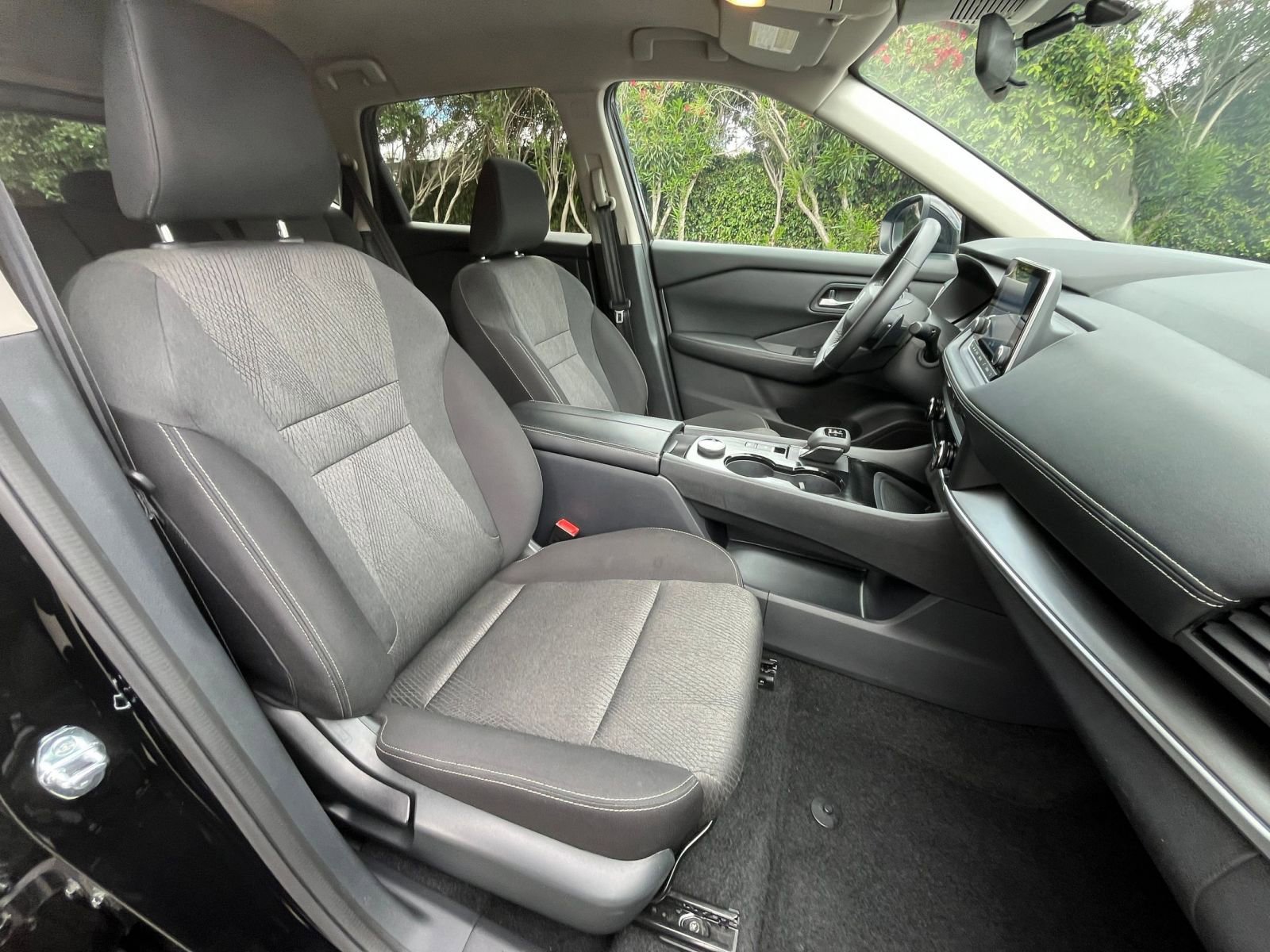 Used 2025 Nissan Rogue SV AWD/4WD image 38