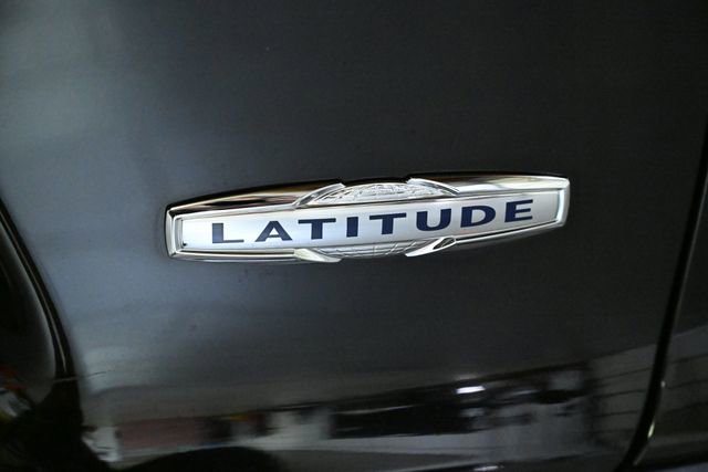 Used 2019 Jeep Cherokee Latitude w/ Cold Weather Group image 11