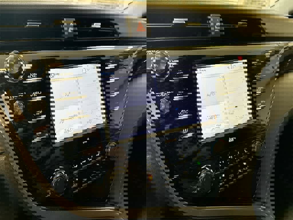 Used 2020 Toyota Camry LE image 29