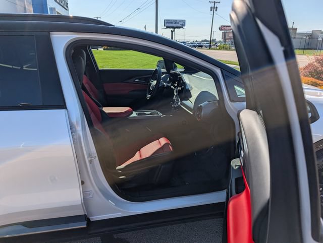 Used 2024 Chevrolet Equinox EV RS FWD image 3