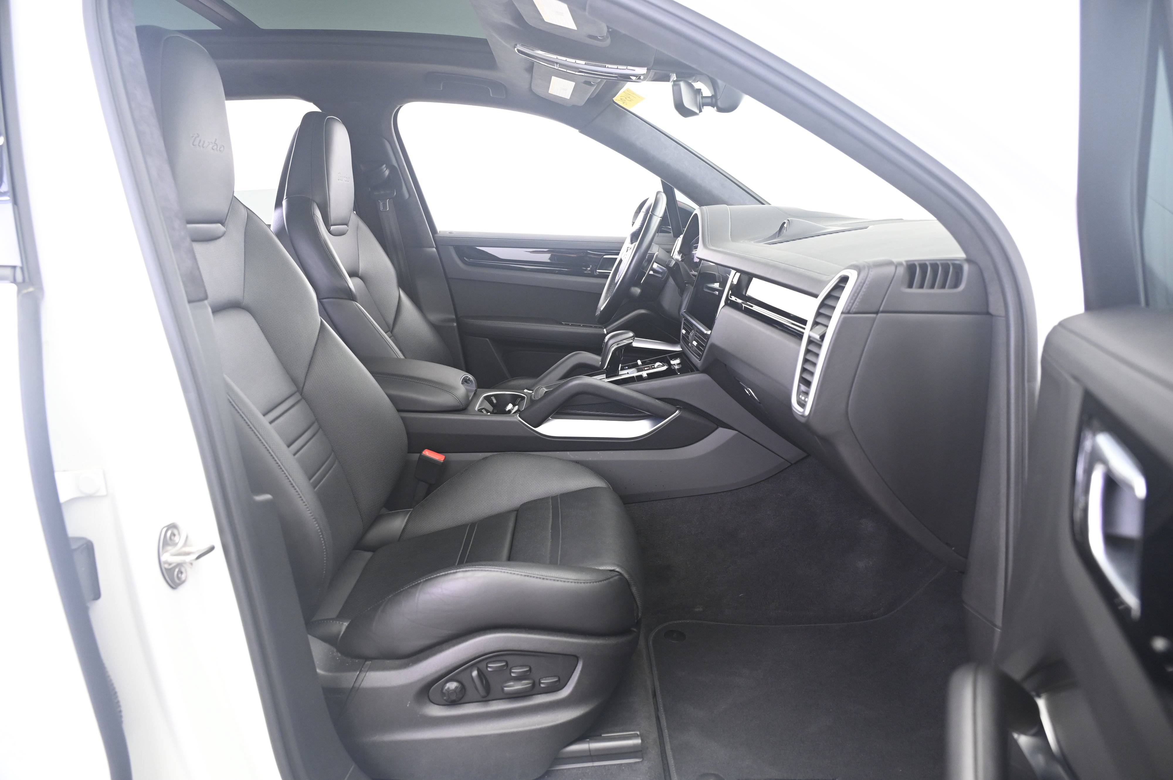 Certified 2023 Porsche Cayenne Turbo AWD/4WD image 23