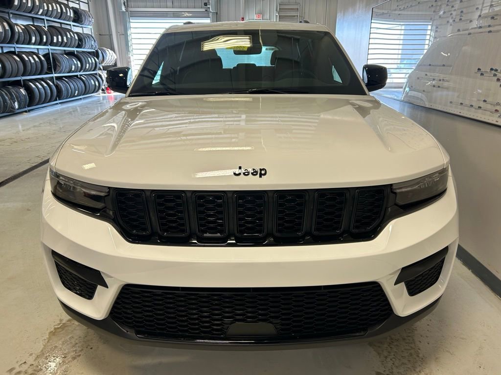 New 2025 Jeep Grand Cherokee Laredo image 24