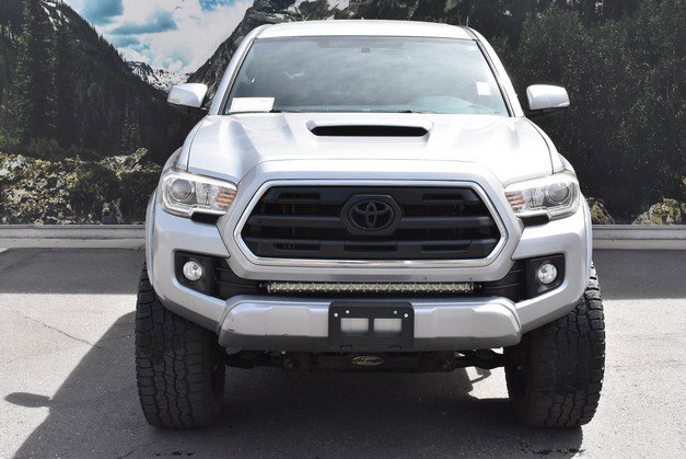 Used 2016 Toyota Tacoma TRD Sport w/ Towing Package AWD/4WD image 5