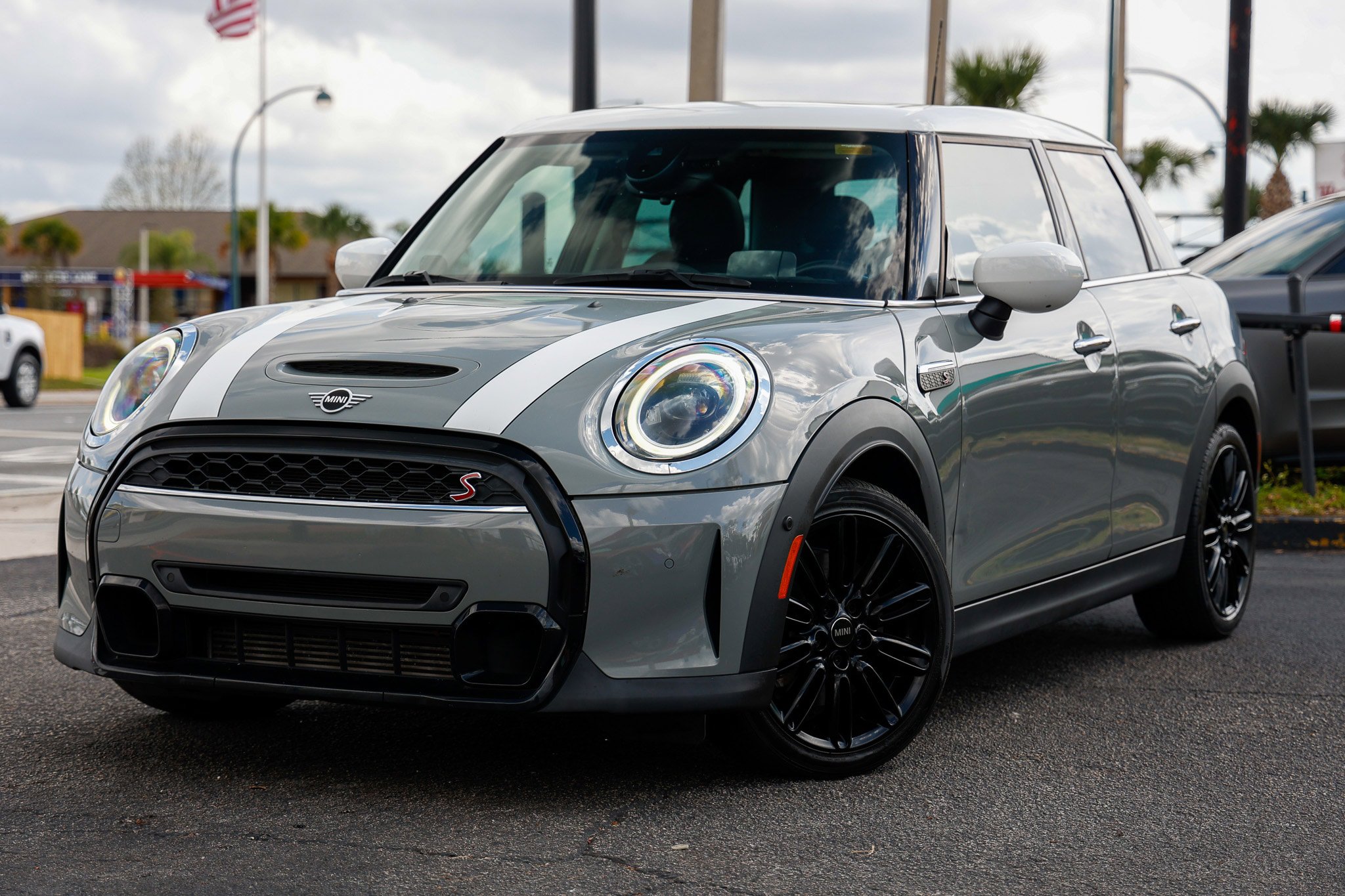 Used 2023 MINI Cooper S FWD image 1