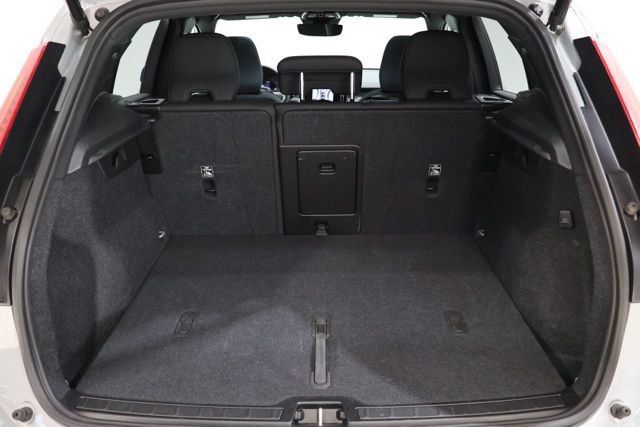Used 2025 Volvo XC40 B5 Plus AWD/4WD image 33