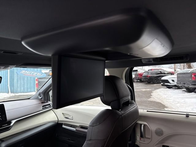 Used 2023 Toyota Sienna Platinum image 25