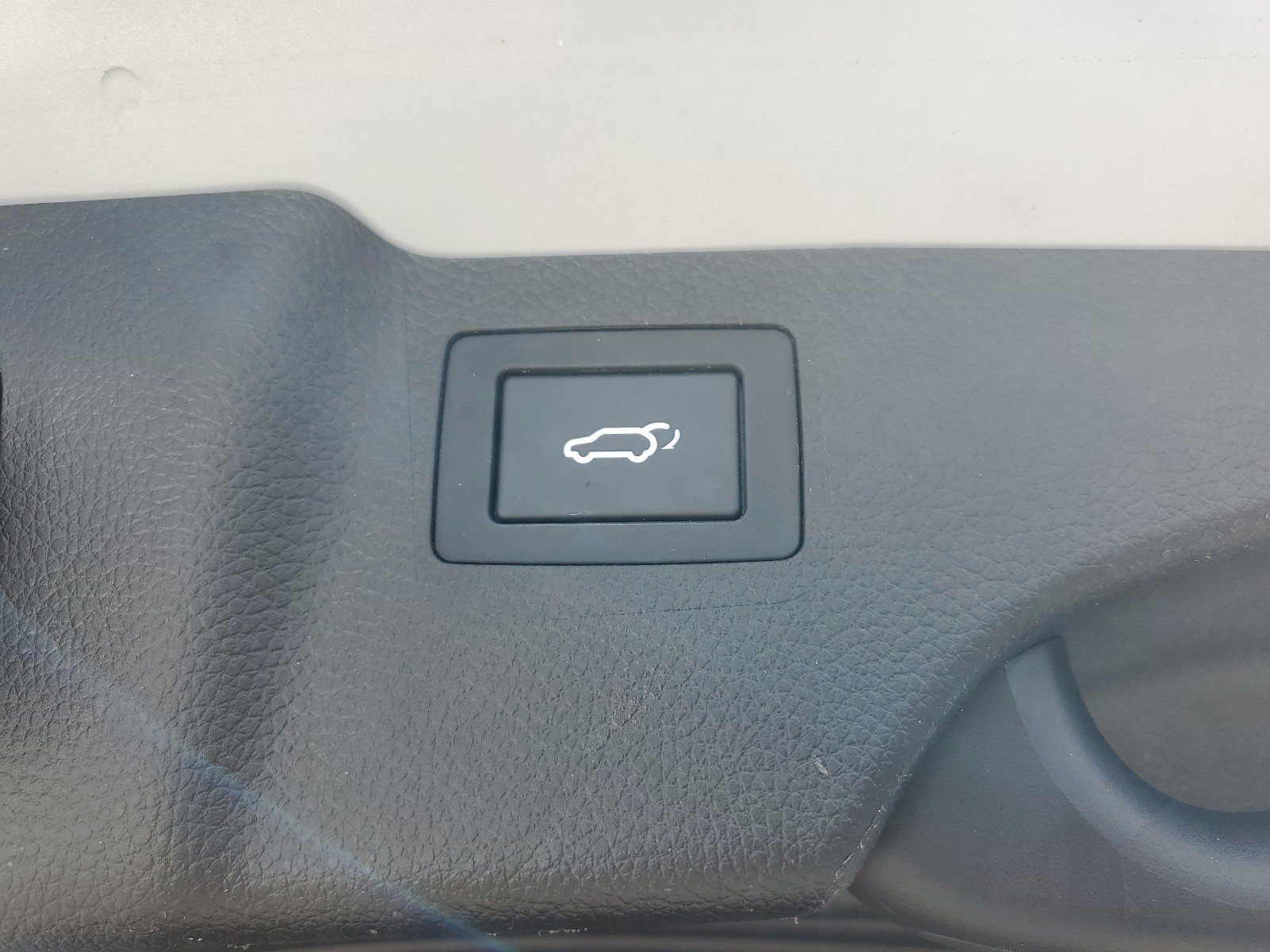 Used 2018 Hyundai Santa Fe Sport 2.0T w/ Cargo Package FWD image 6