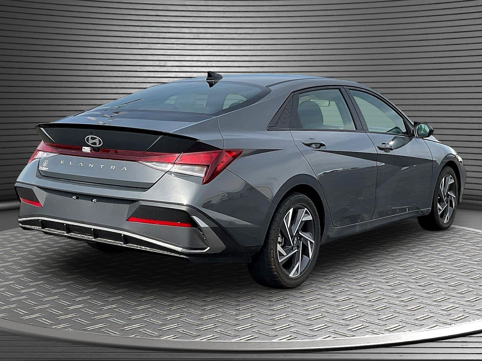 Used 2025 Hyundai Elantra Sport FWD image 7