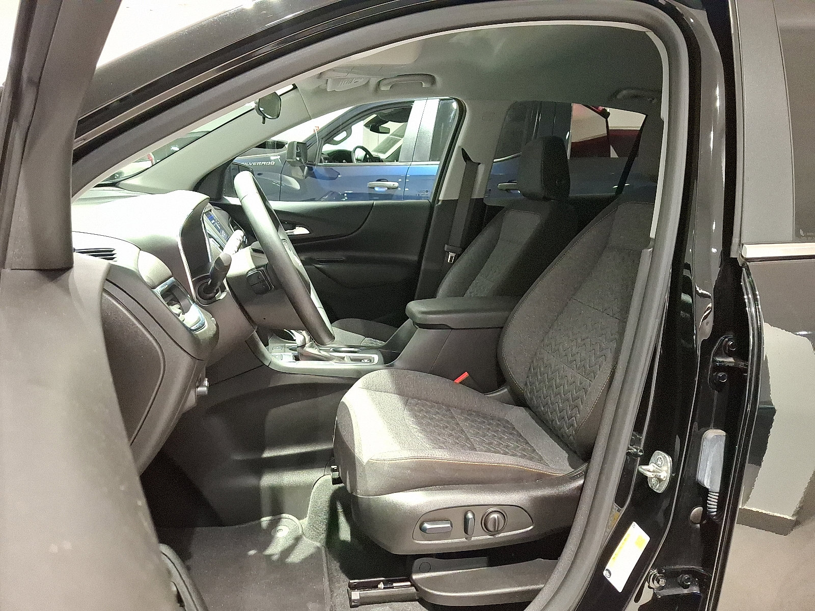 Used 2024 Chevrolet Equinox LT w/ LPO, Floor Liner Package AWD/4WD image 13