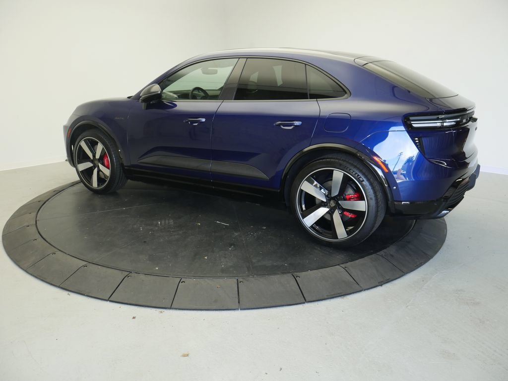 Certified 2026 Porsche Macan Turbo Electric AWD/4WD image 3