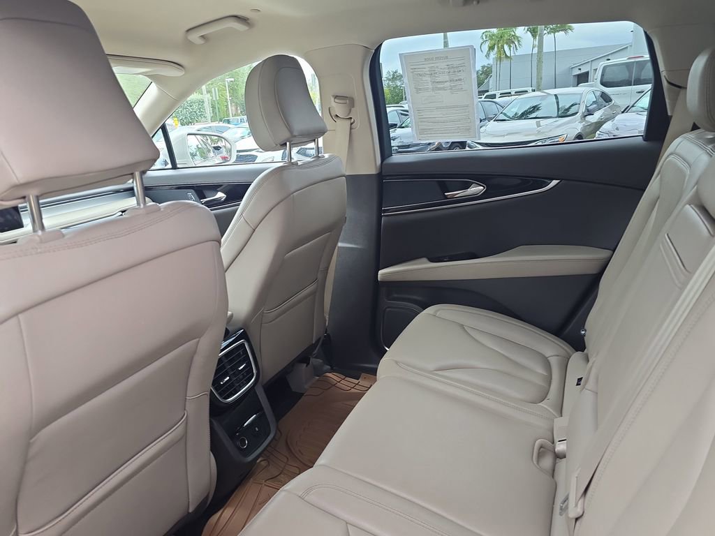 Used 2022 Lincoln Nautilus FWD w/ Premium Package image 16