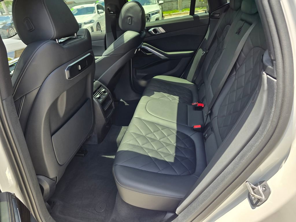 Used 2025 BMW X6 xDrive40i AWD/4WD image 29