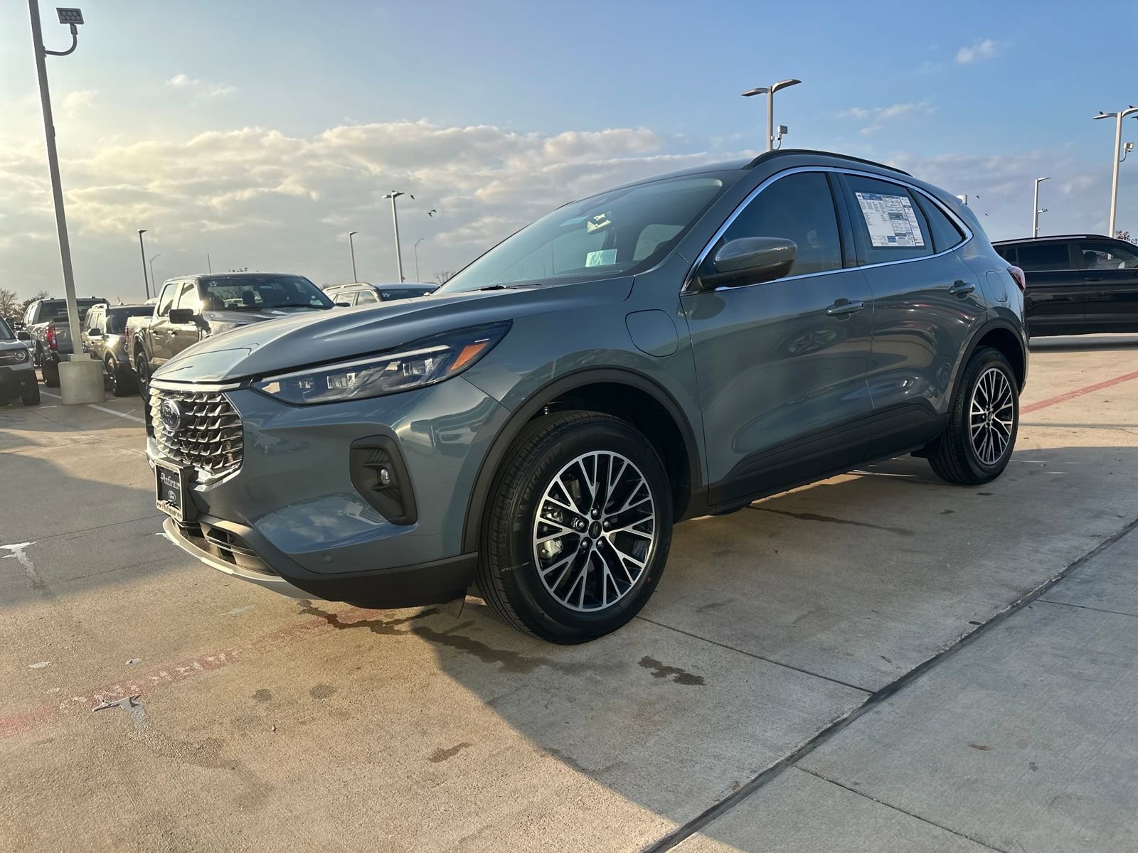 New 2026 Ford Escape SE w/ PHEV Premium Package