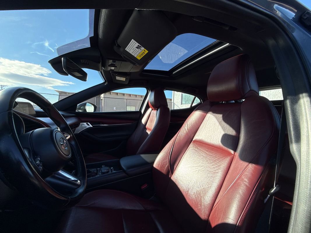 Used 2021 MAZDA MAZDA3 Hatchback w/Premium Plus Pkg image 19