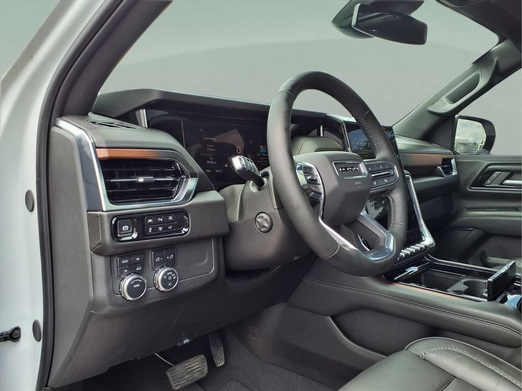 Certified 2025 GMC Yukon XL Denali w/ Sun & Power Step Package AWD/4WD image 11
