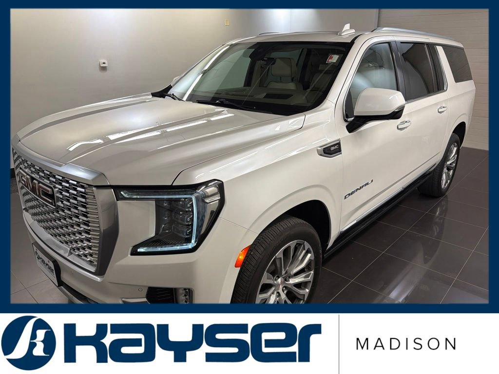 Used 2022 GMC Yukon XL Denali w/ Denali Premium Package AWD/4WD image 3