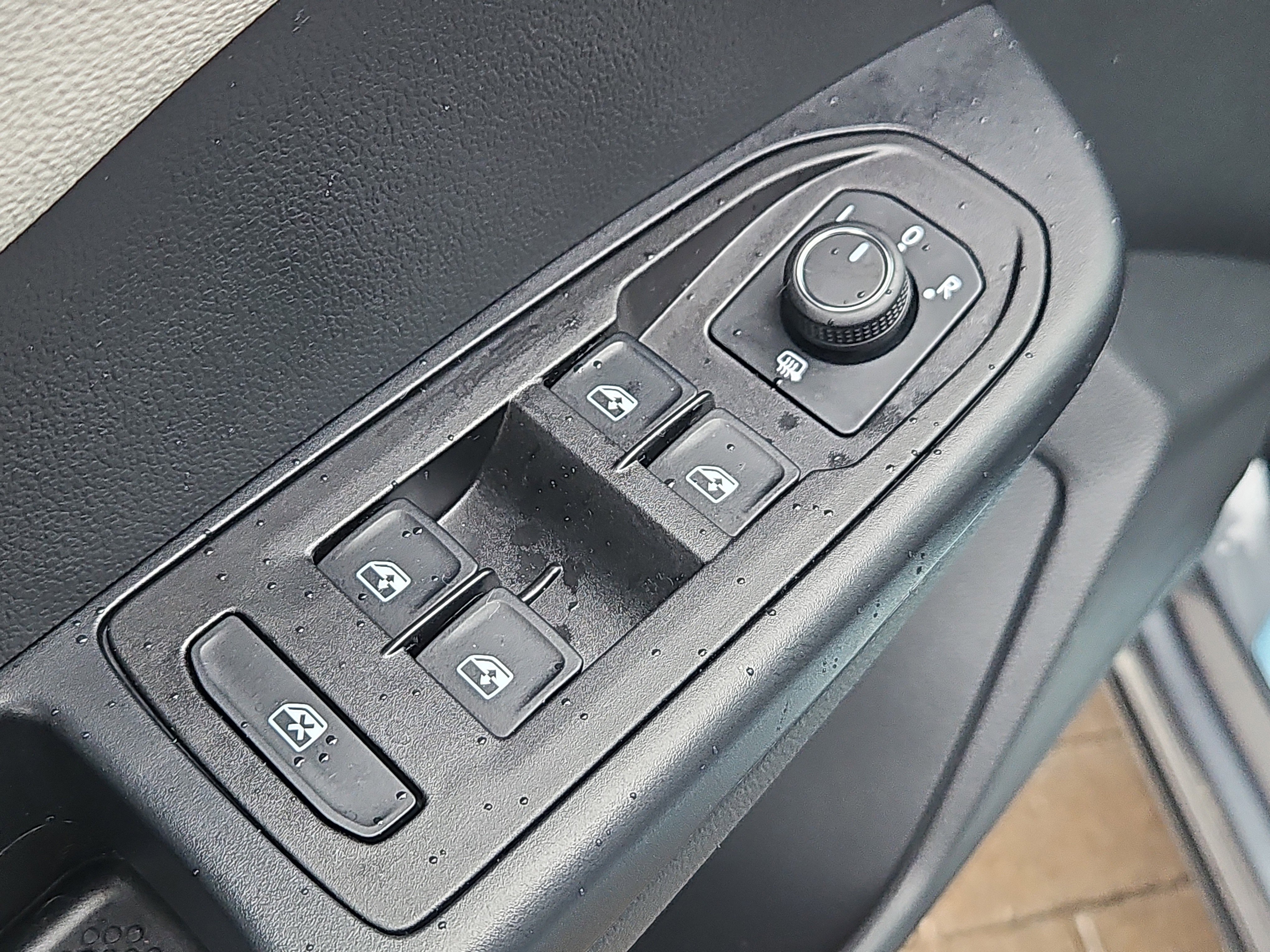 Used 2025 Volkswagen Taos SEL image 20