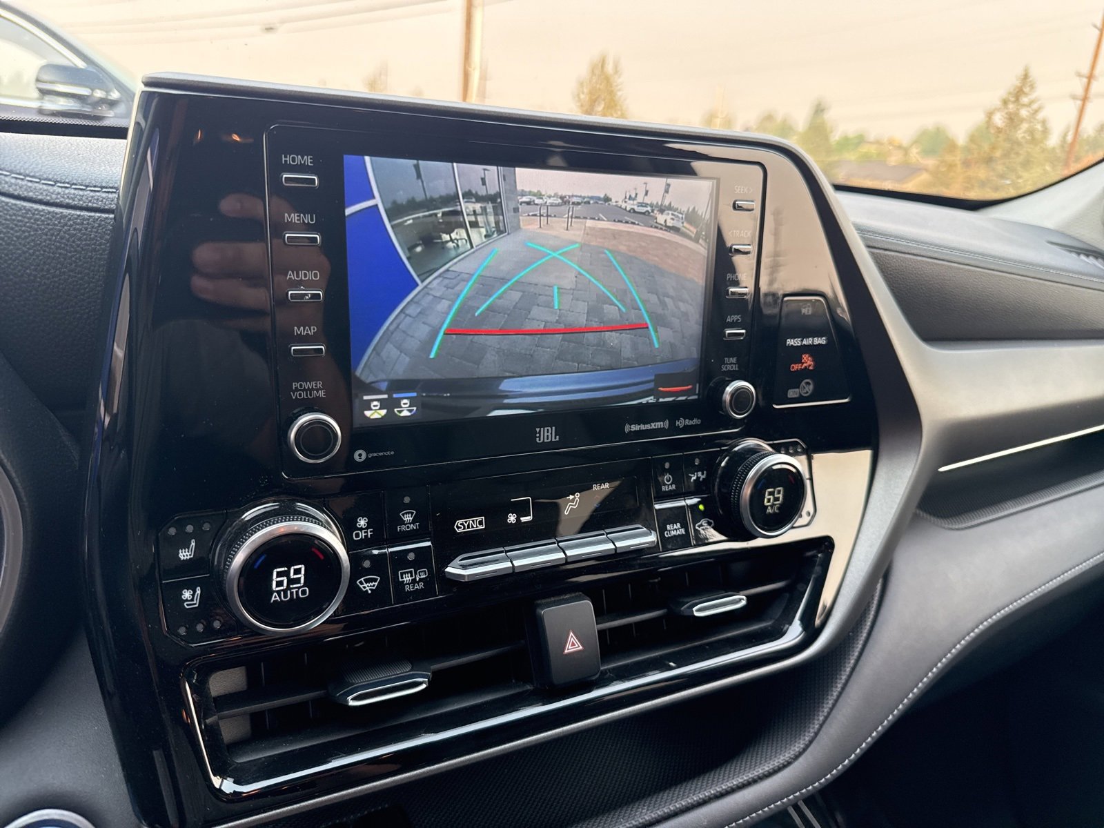 Used 2021 Toyota Highlander Limited image 28