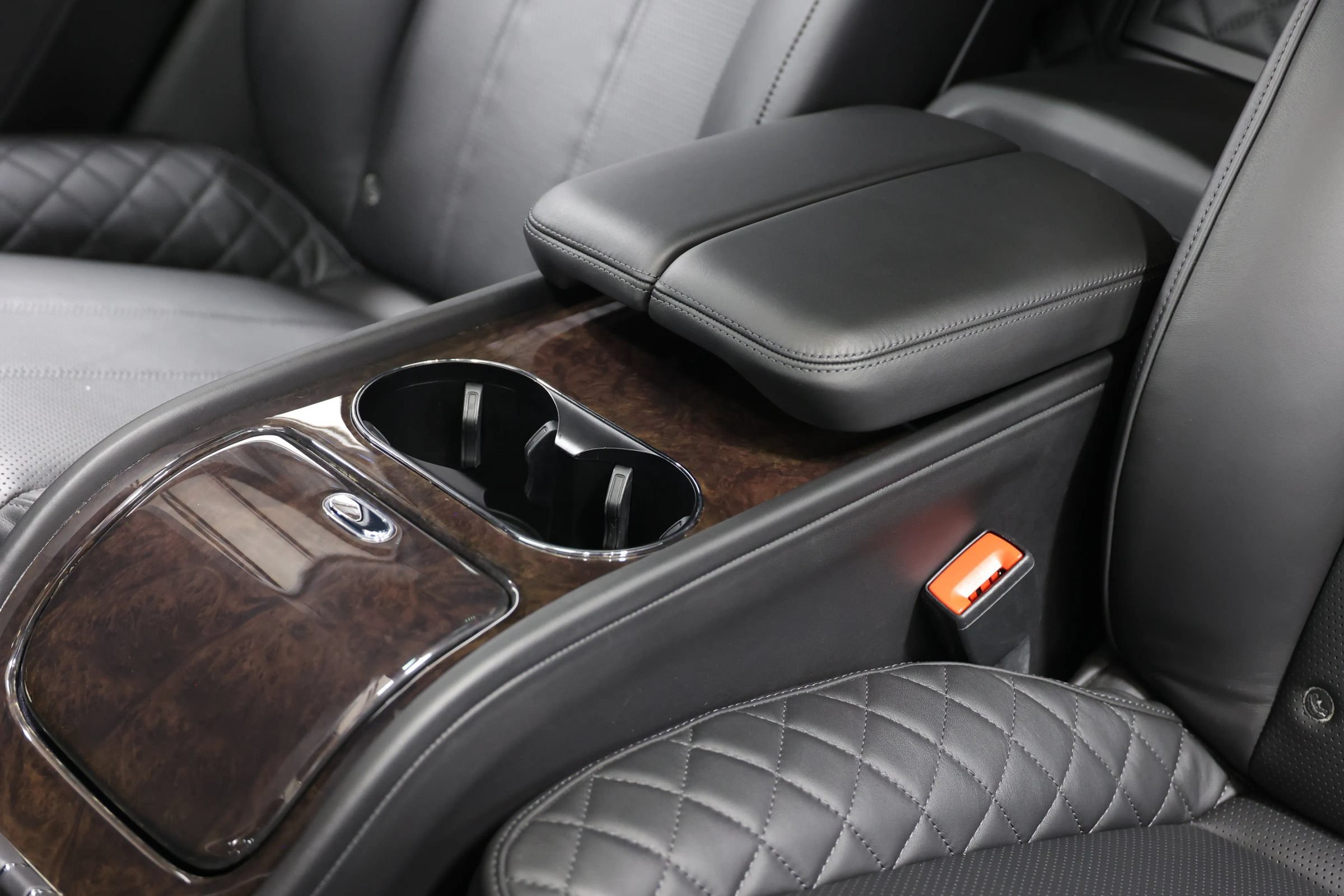 Used 2020 Bentley Bentayga Plug-In Hybrid AWD/4WD image 58