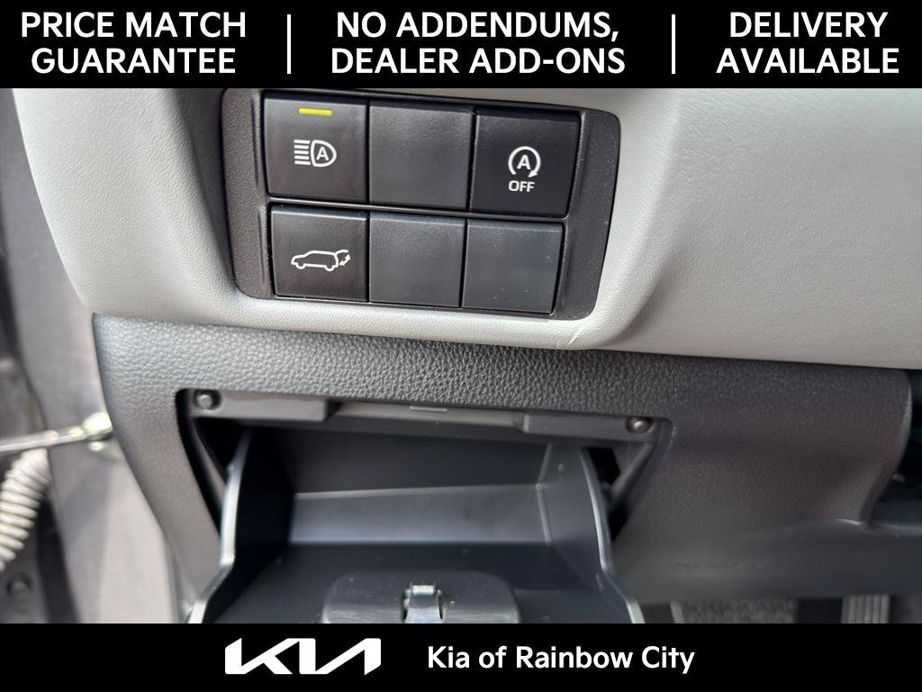 Used 2024 Toyota Highlander XLE FWD image 23