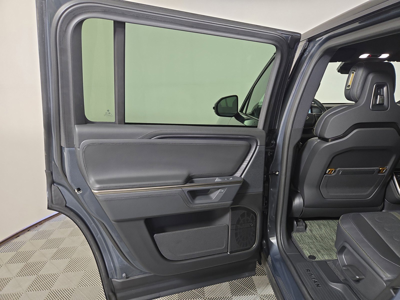 Used 2025 Rivian R1S Adventure image 17