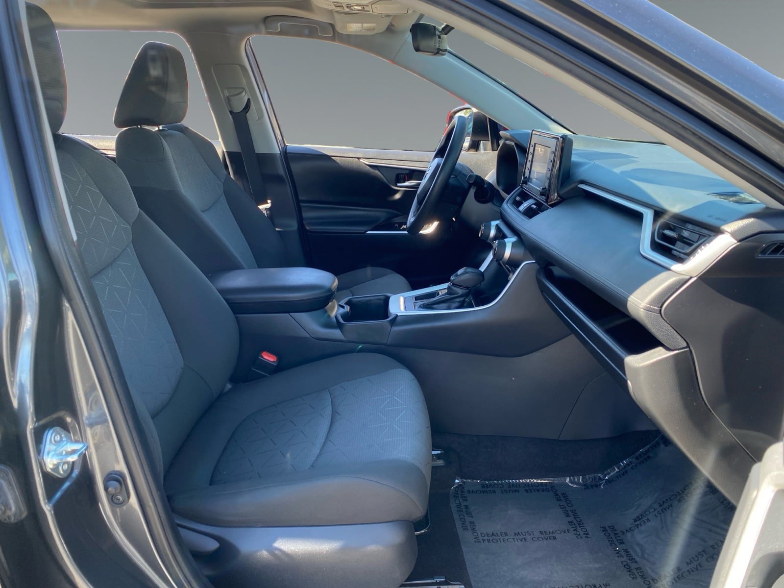 Used 2022 Toyota RAV4 XLE w/ Convenience Package FWD image 15