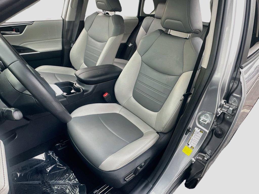Used 2019 Toyota RAV4 XLE Premium FWD image 18