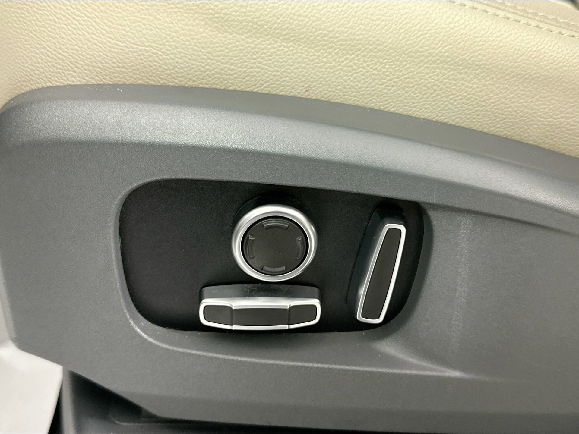 Used 2023 Land Rover Defender 130 SE image 21