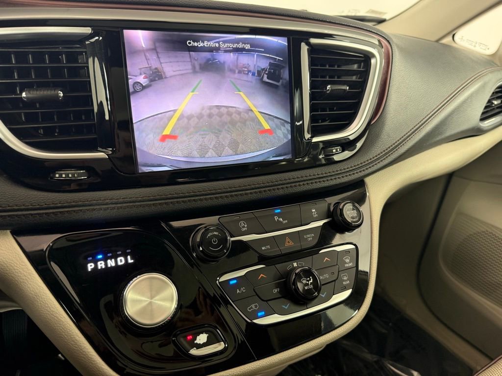 Used 2020 Chrysler Pacifica Limited image 20