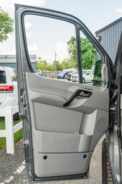 Used 2016 Mercedes-Benz Sprinter 2500 image 17