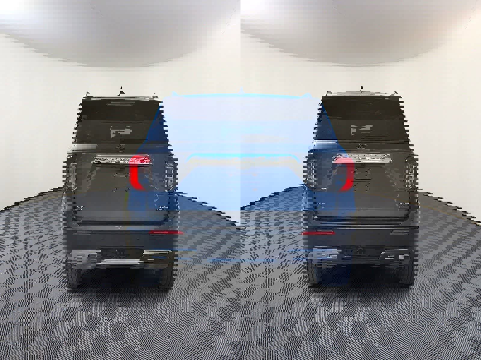 Used 2023 Ford Explorer XLT w/ Equipment Group 202A image 6