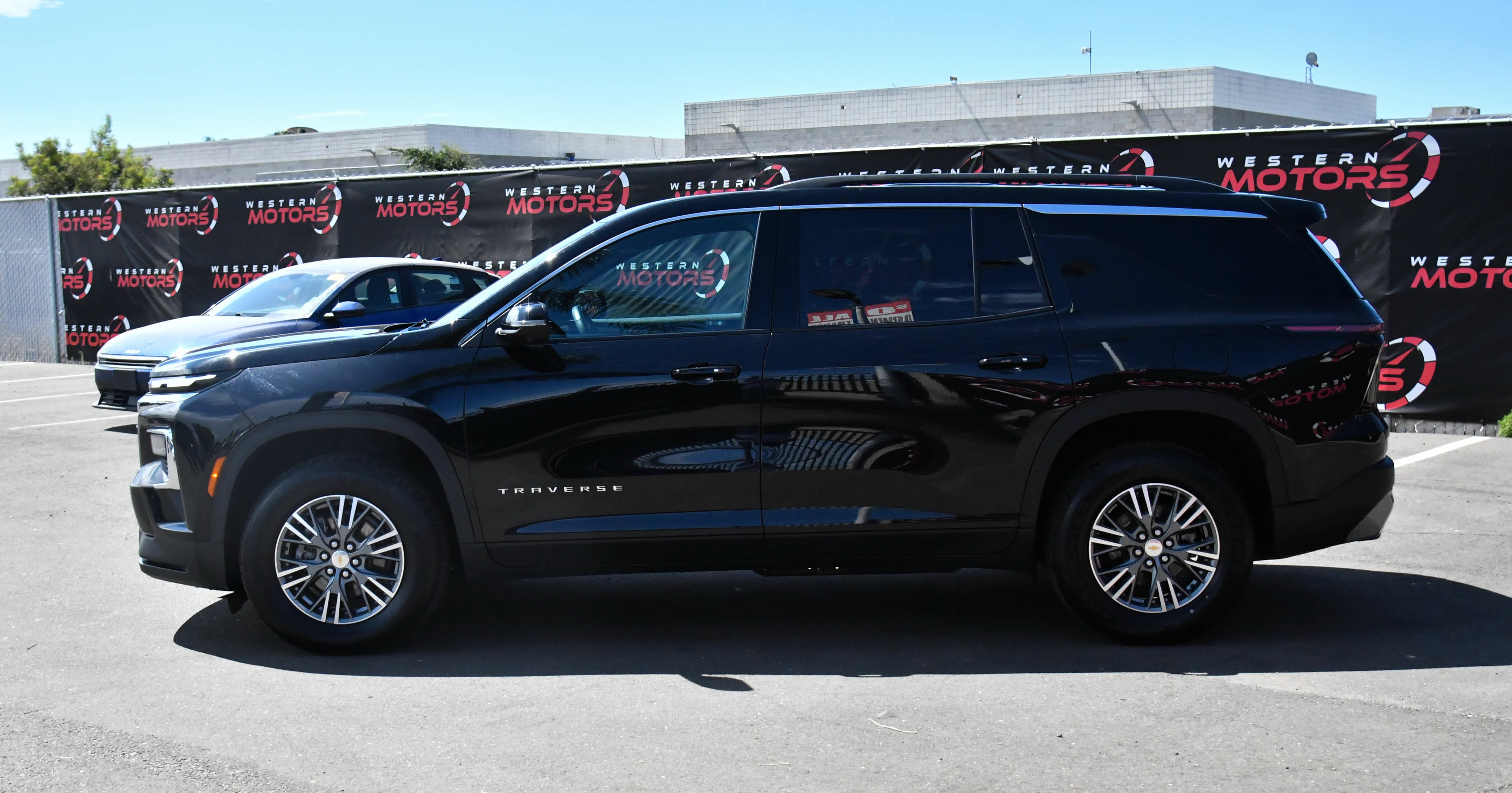 Used 2024 Chevrolet Traverse LT FWD image 4