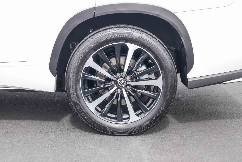 Used 2022 Toyota Highlander XSE FWD image 13
