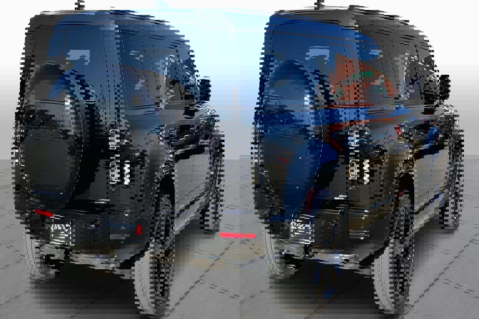 Used 2025 Land Rover Defender 110 X image 6