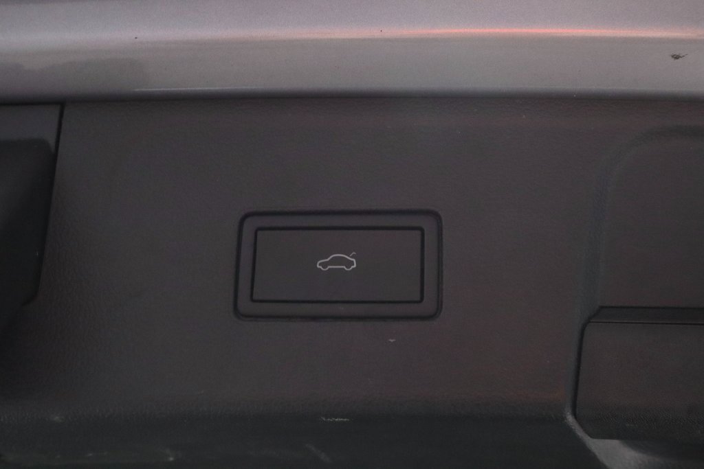 Used 2025 Volkswagen Atlas SE image 21