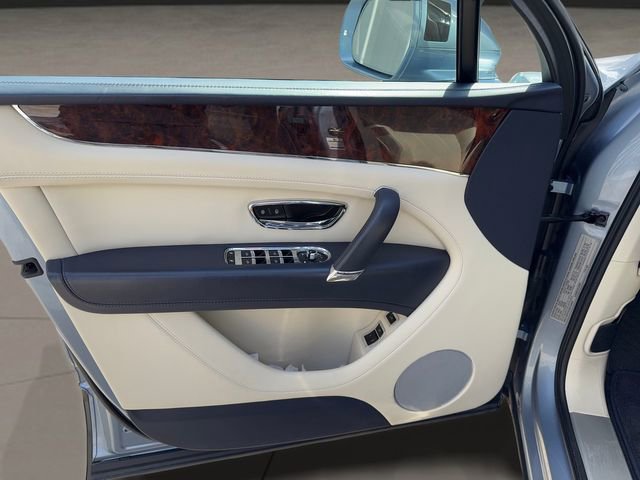 Used 2019 Bentley Bentayga image 6