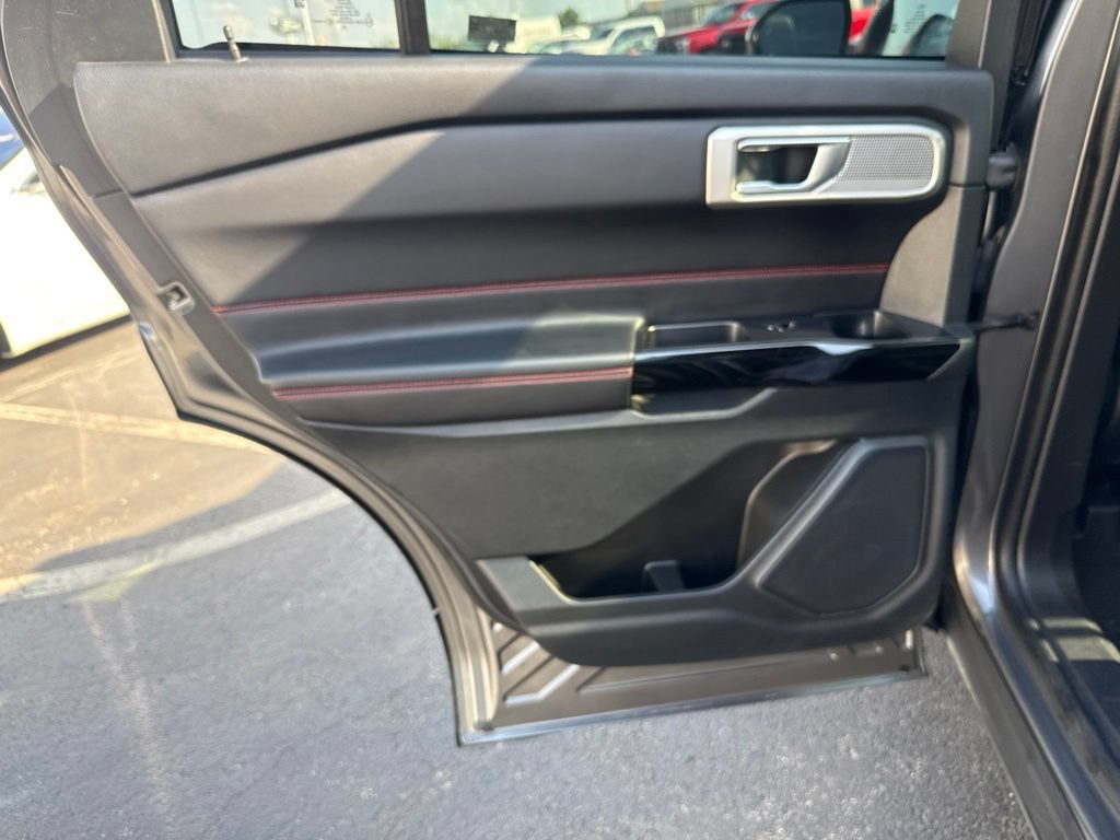 Used 2023 Ford Explorer ST-Line AWD/4WD image 31