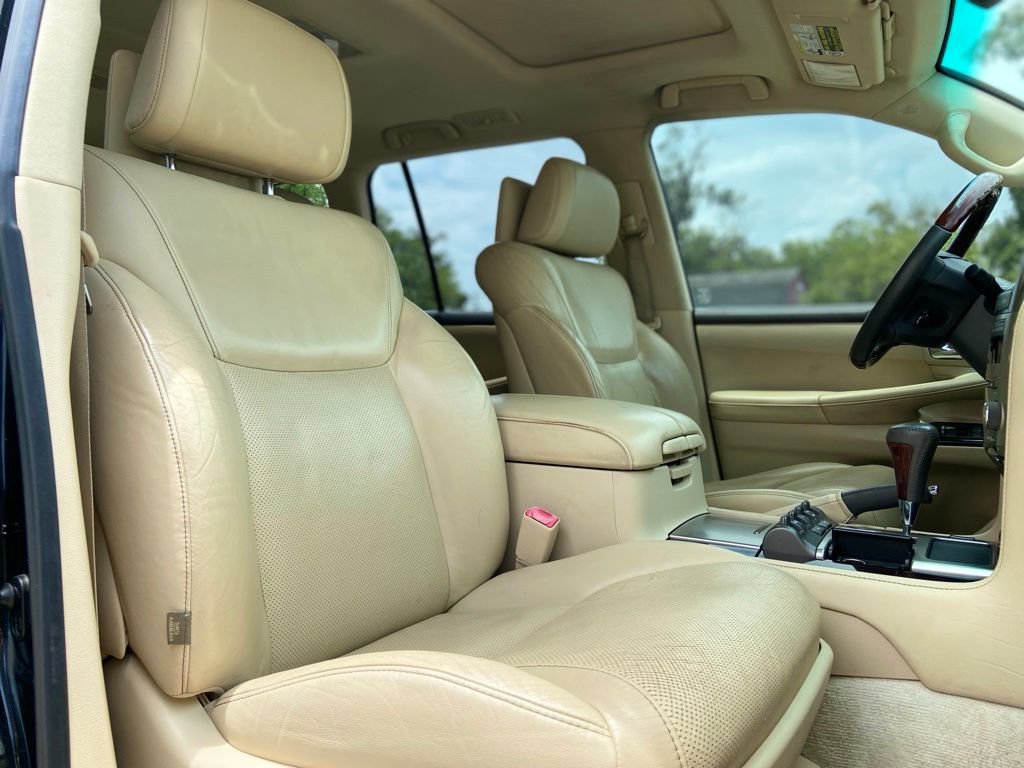 Used 2013 Lexus LX 570 4WD w/ Luxury Pkg image 18