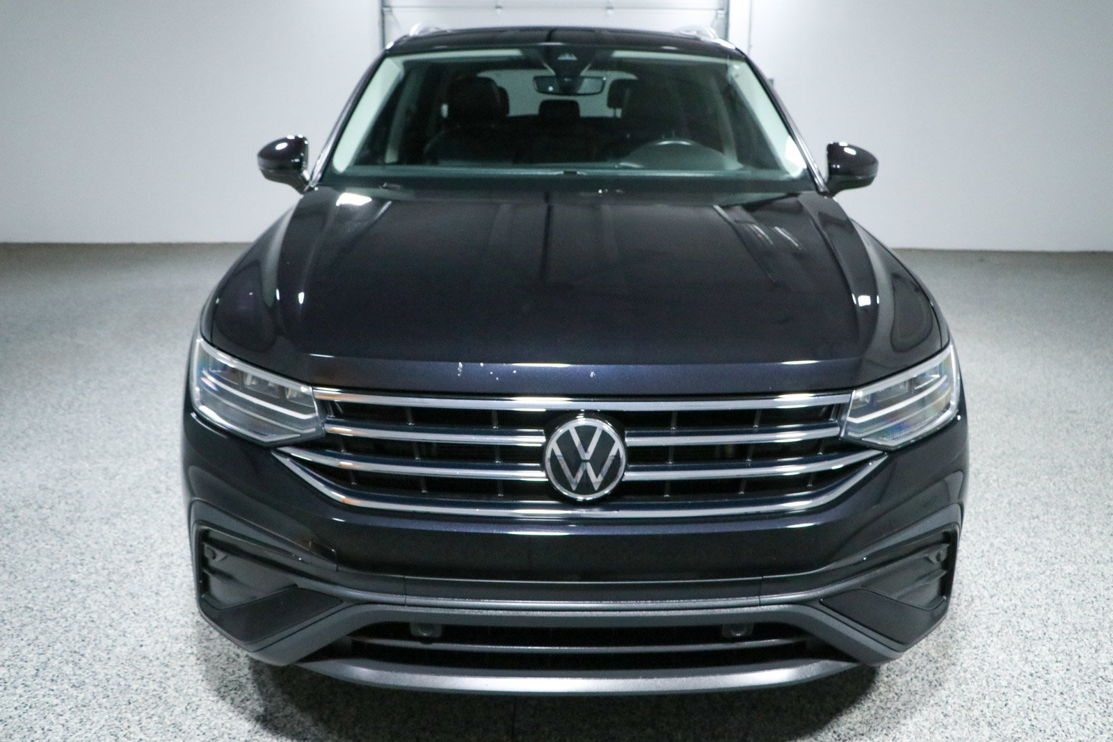 Used 2022 Volkswagen Tiguan SE w/ Panoramic Sunroof Package AWD/4WD image 4