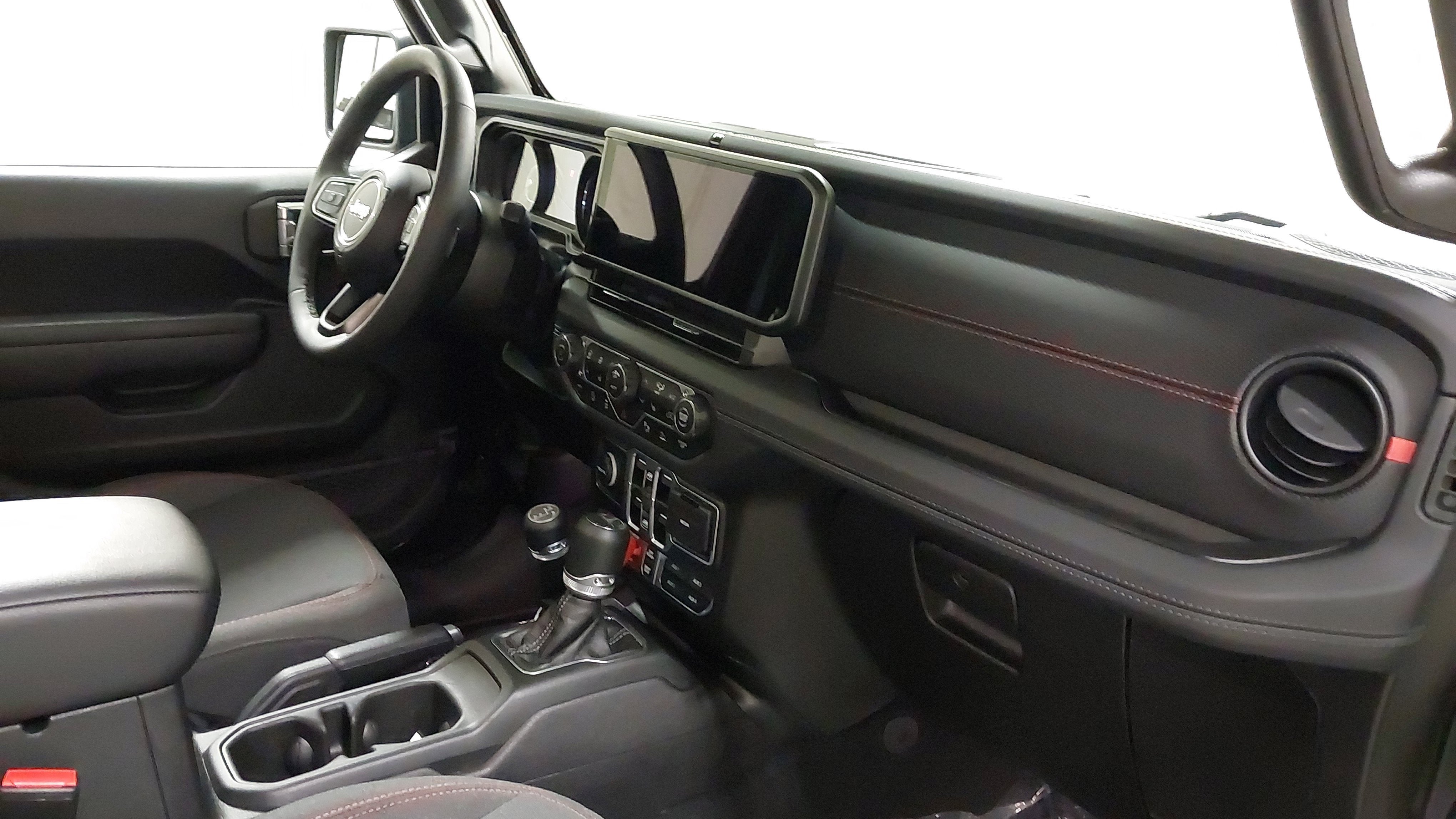 Used 2025 Jeep Gladiator Rubicon w/ Dual Top Group AWD/4WD image 27