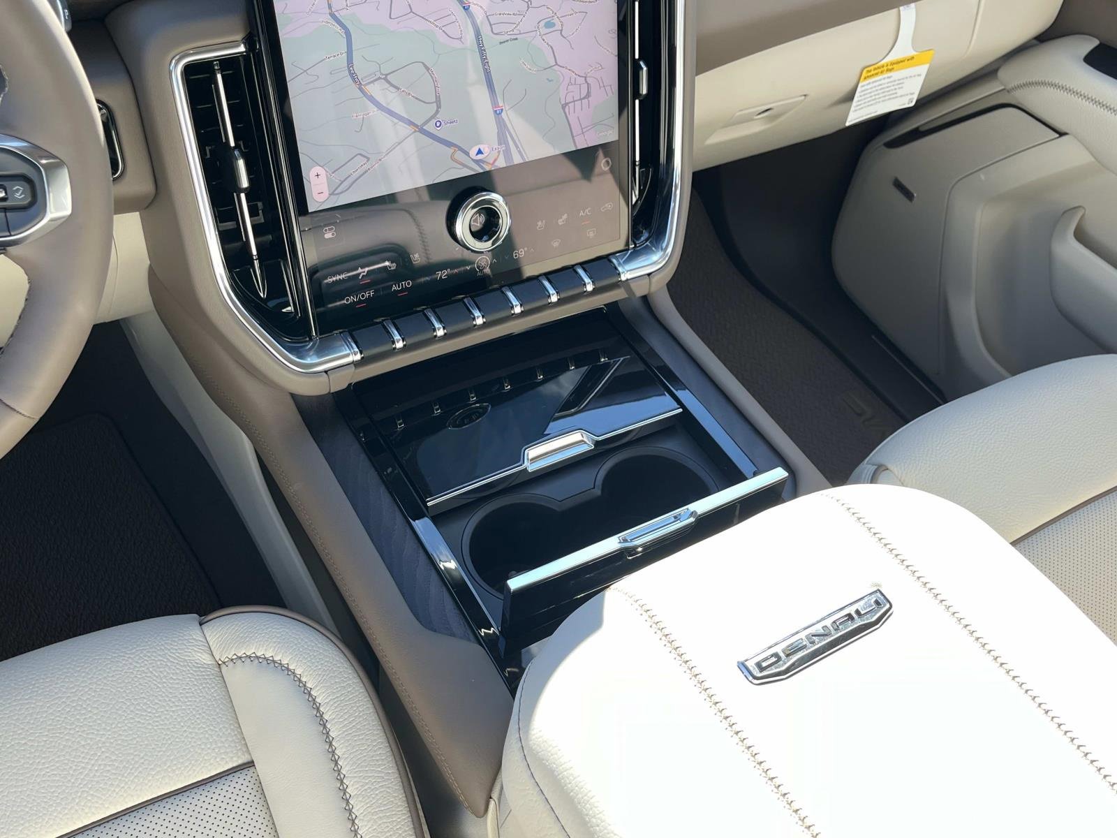 New 2026 GMC Yukon Denali w/ Denali Reserve Package image 16