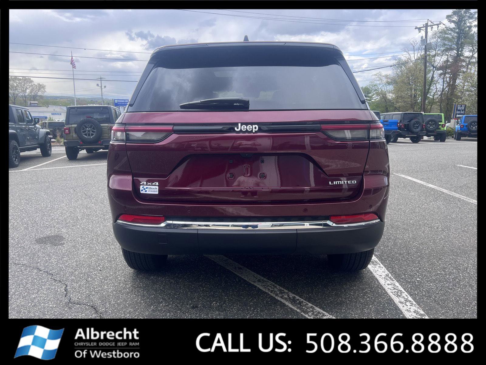 Used 2025 Jeep Grand Cherokee Limited AWD/4WD image 4
