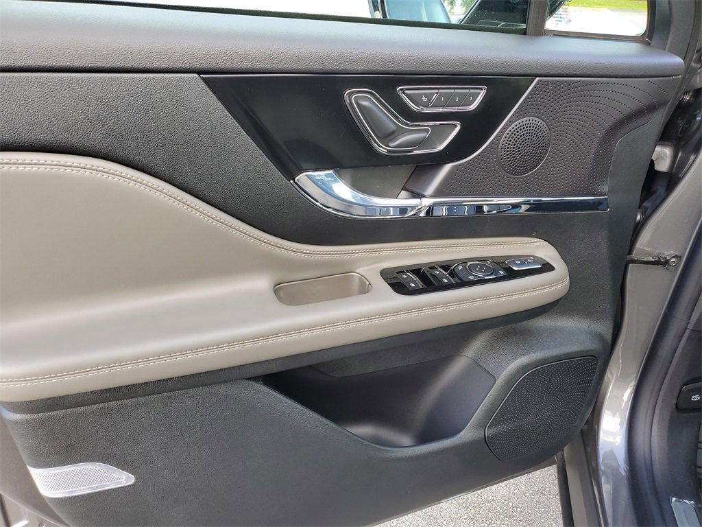 New 2026 Lincoln Corsair Reserve w/ Jet Appearance Package image 18