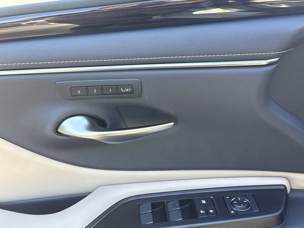 Used 2019 Lexus ES 350 w/ Premium Package FWD image 15