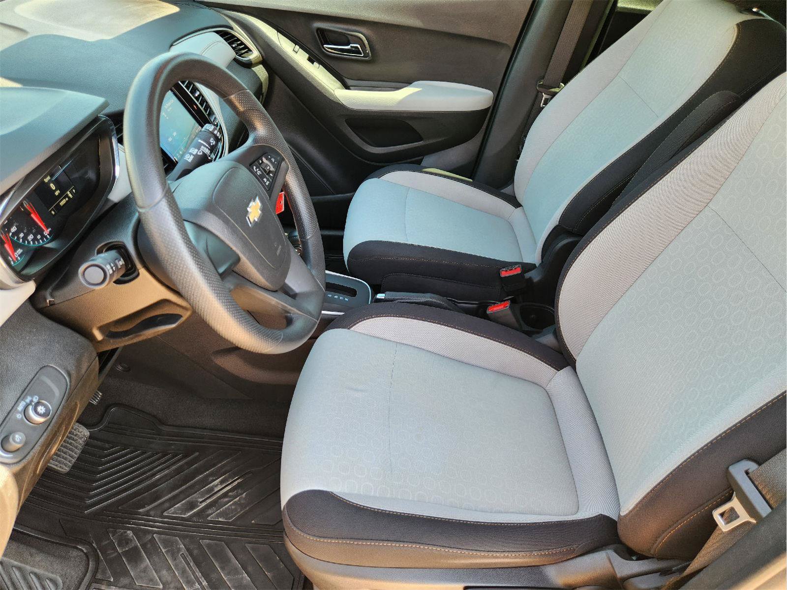 Certified 2020 Chevrolet Trax LS w/ LPO, Cargo Package FWD image 13
