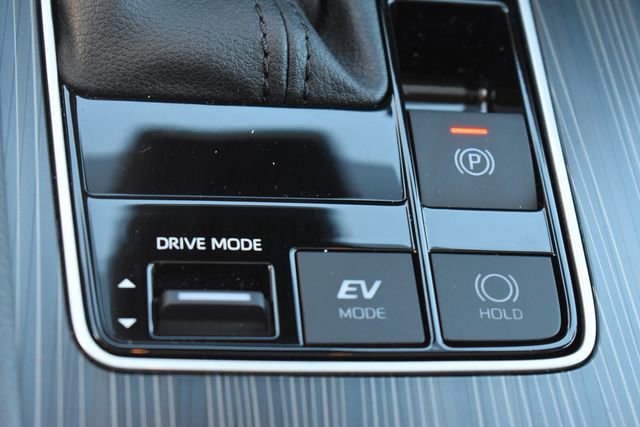 Used 2023 Toyota Sienna Limited image 38