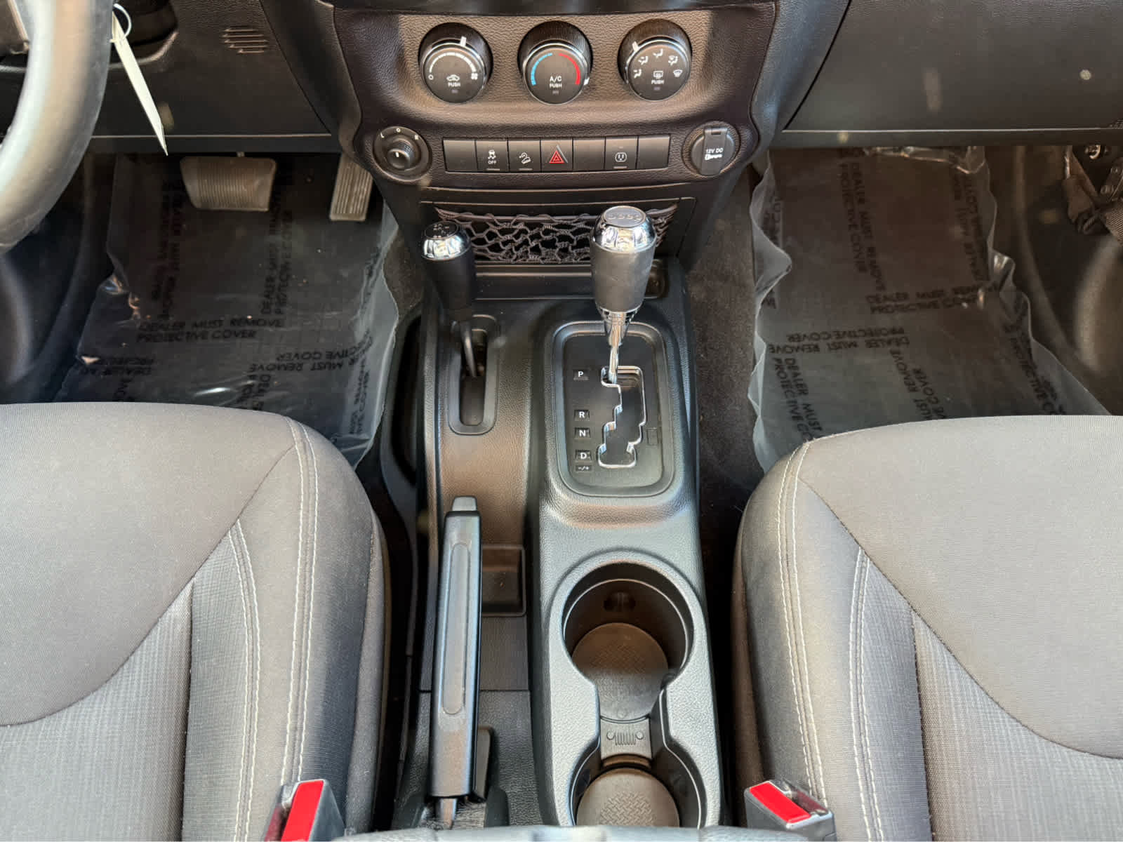 Used 2018 Jeep Wrangler Sahara w/ Connectivity Group image 19