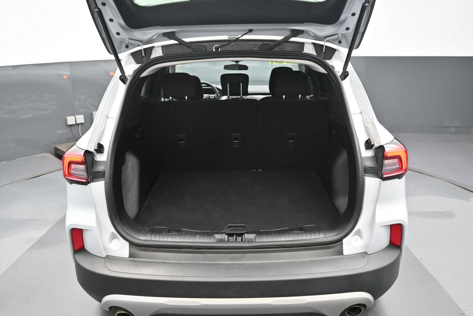 Certified 2025 Ford Escape Active w/ Cold Weather Package FWD image 26